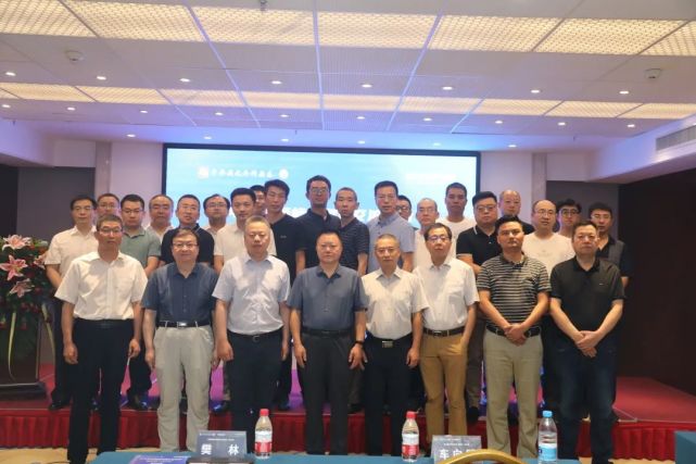 大会特别邀请了西安交通大学第一附属医院车向明教授,樊林教授,廖新华