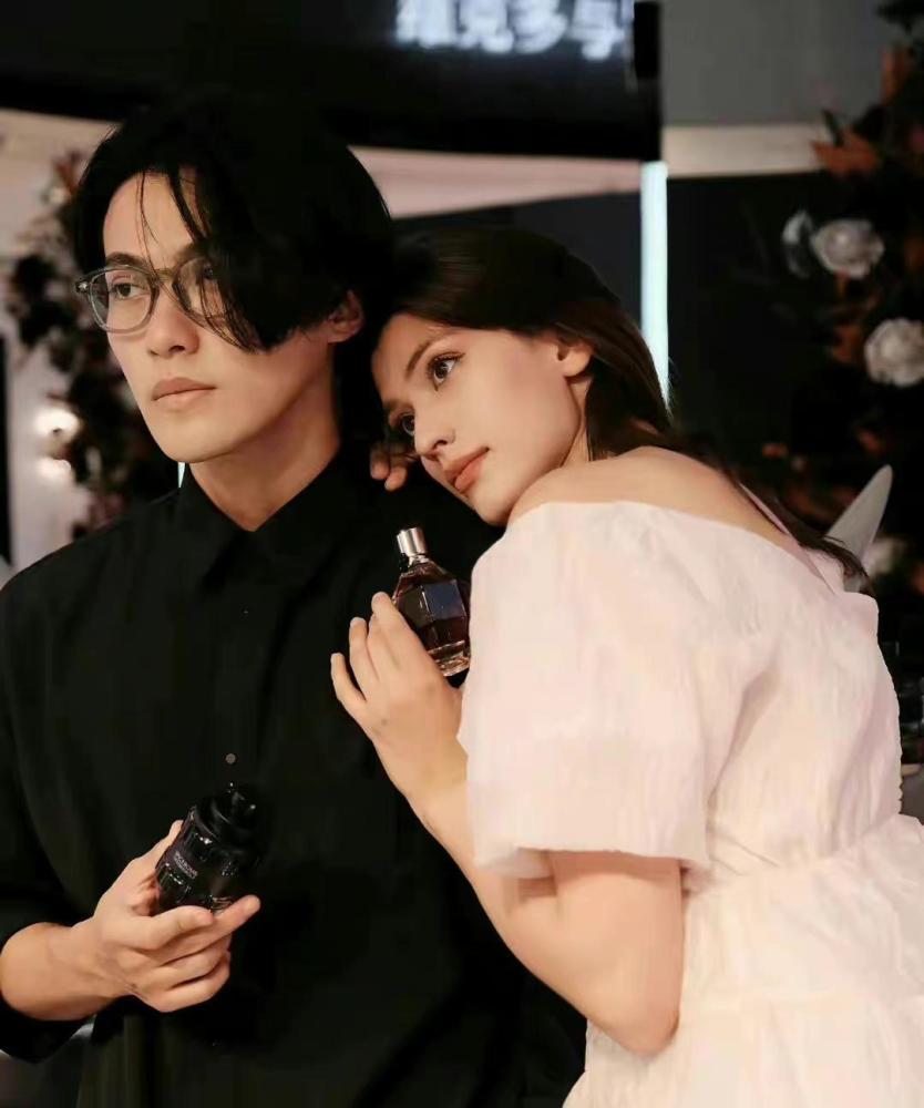 仲尼johnny婚内出轨子望发长文重锤卡琳娜称一切她都知道