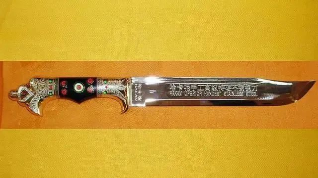 新疆维吾尔族的英吉沙小刀