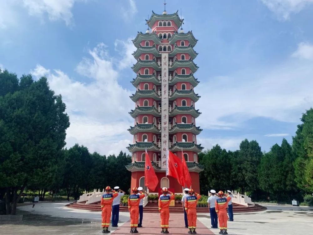 会师塔是会宁人民为了弘扬红军精神纪念红军第一,二,四方面军会师50