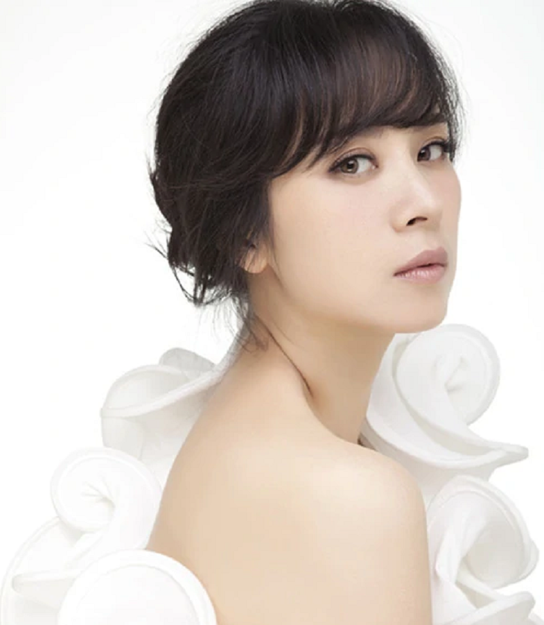 知名演员涂凌,人到中年再翻红,嫁登山圈丈夫举行浪漫婚礼有排场_腾讯