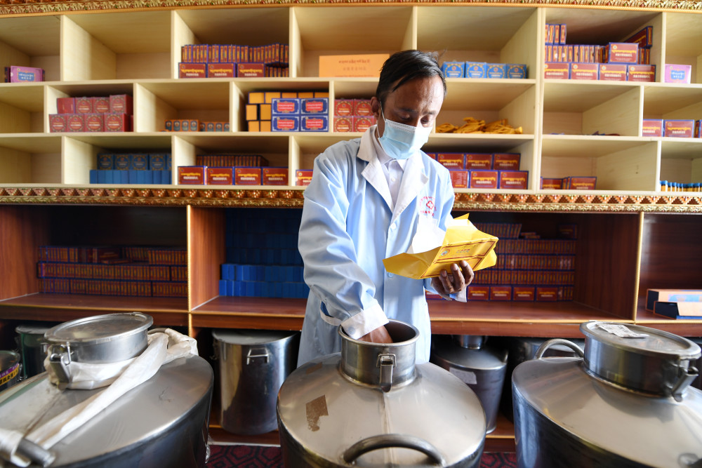 新华全媒80后藏医扎根海拔4700米偏远乡镇从医20载