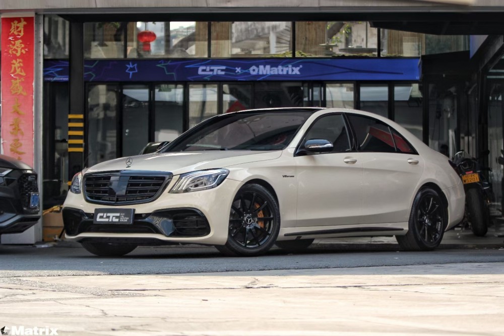 奔驰benzs63amg-matrix矩阵改色膜超亮卡其米兰,优雅轻奢_腾讯新闻