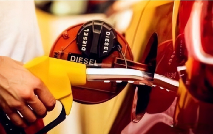 国内油价8月23日迎来下调，预计95号汽油、0号柴油价格显著回落