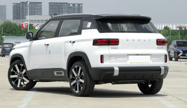 吉利"小路虎"来了:1.5t四缸,双色车身,才10.99万