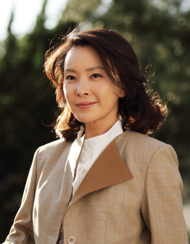 刘威葳:从央视跨界做演员,38岁嫁圈外富商,今46岁依然优雅美丽_腾讯