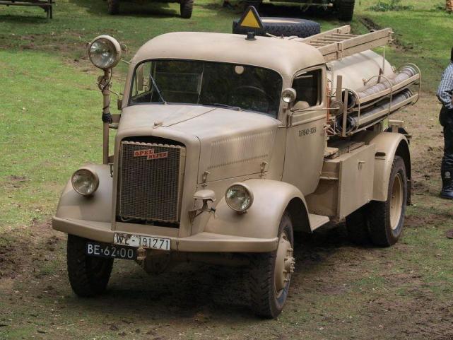 二战德军欧宝闪电卡车,作为后勤运输的中坚,可执行多种任务
