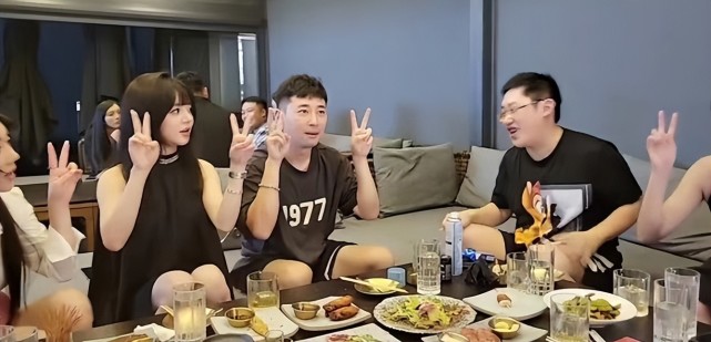 钱小佳带兄弟饭局撩妹:直呼带不动!_腾讯新闻