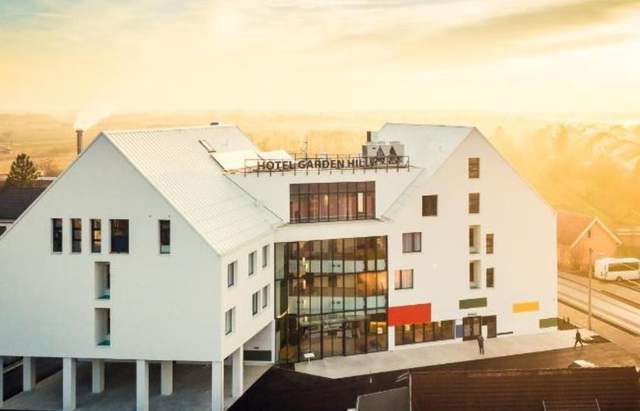 u21国青欧洲拉练入住四星级酒店:酒店规模较小!