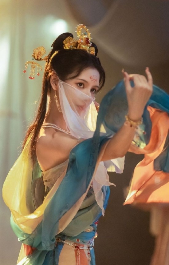 张予曦古风仙侠造型释出 双风格造型亮眼氛围感拉满^插图1