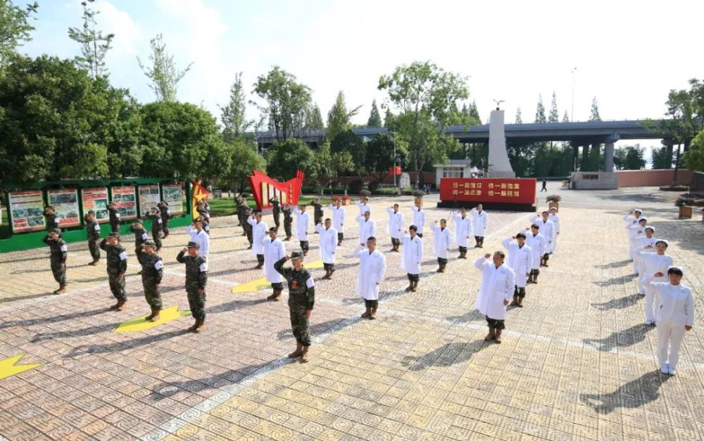 中国医师节｜他们在战位向祖国报告