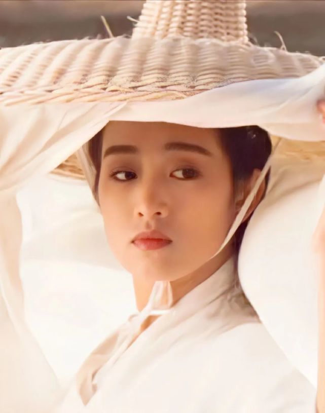 王菲的古装造型,竟然是致敬巩俐?_腾讯新闻