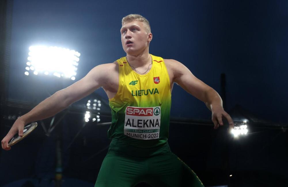 男子铁饼决赛,立陶宛选手小阿尔克纳以69米78获得冠军,把斯洛文尼亚