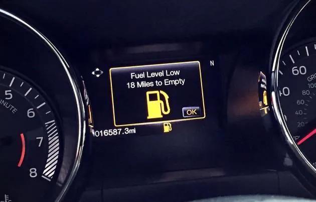 车油表灯亮了,还能开多久?