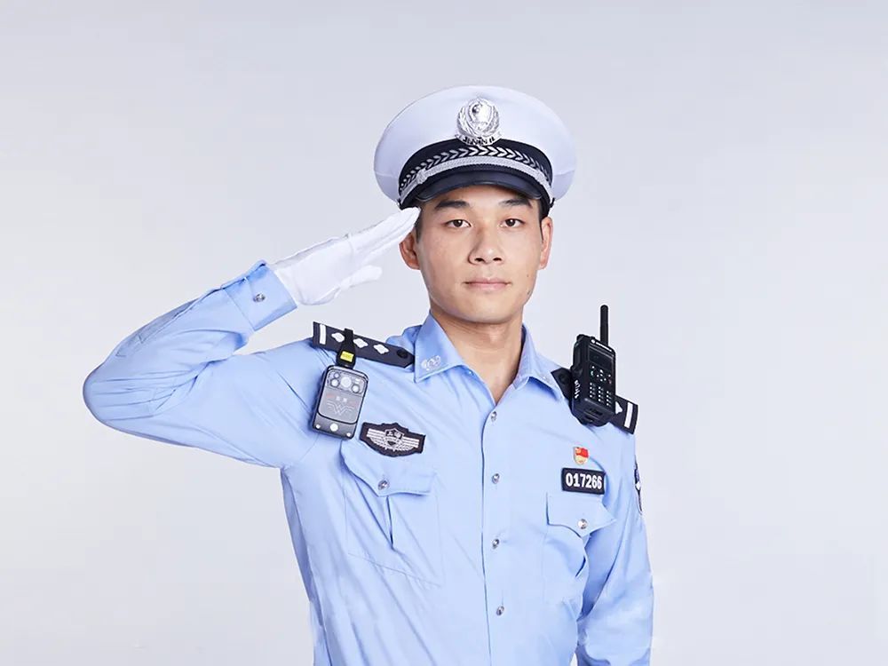 交警支队一大队副大队长黄俊曾荣立个人一等功,荣获"全国最美公务员"