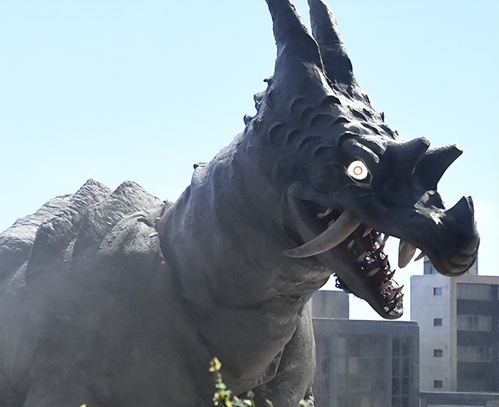 具体争议的点很简单,在介绍巴格斯这只怪兽的时候,这里官方在对其出身