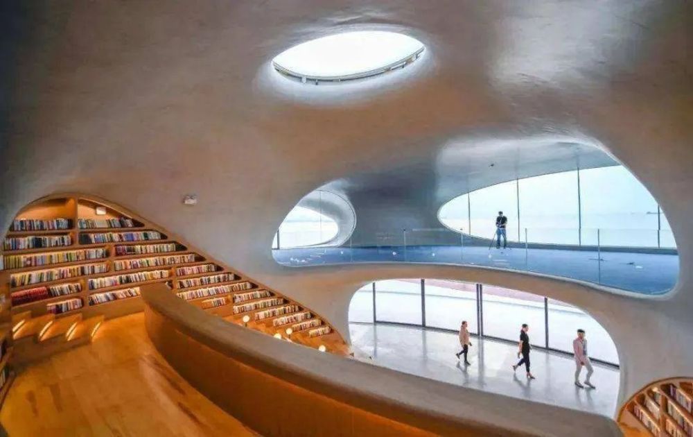 《泰晤时报》称为"2021年最期待建成的建筑作品",叫做海口云洞图书馆