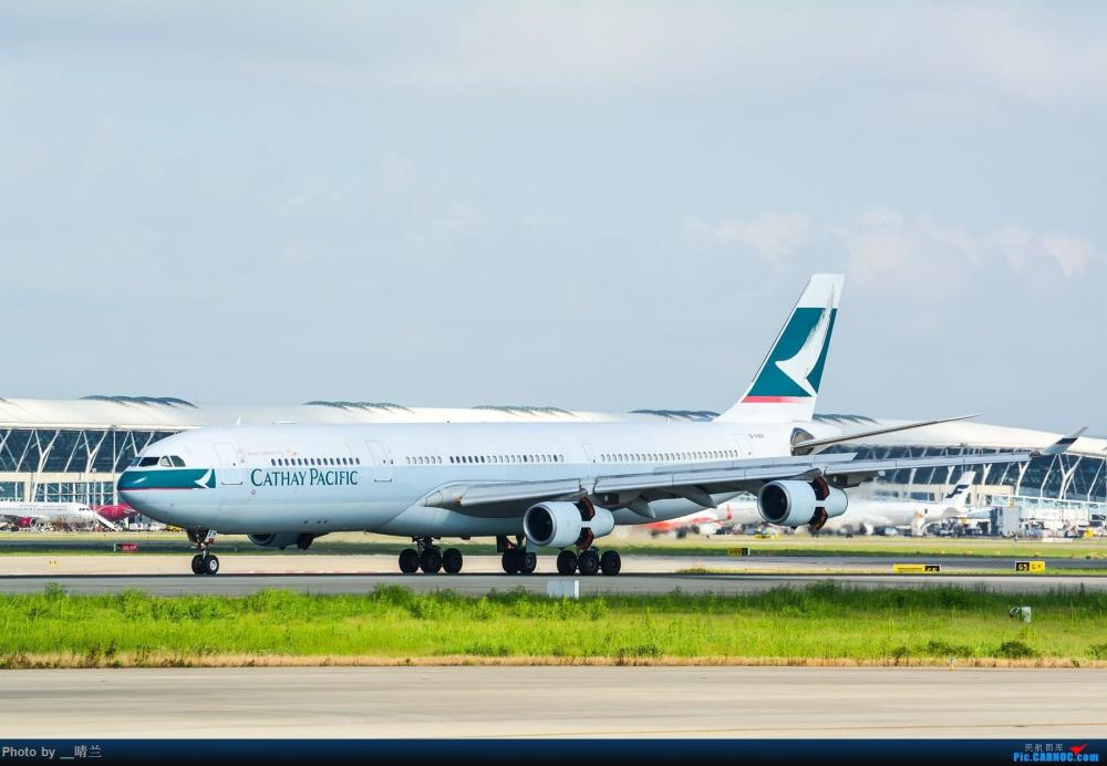 国泰航空公司的b-hxh号a340-300x客机,拍摄:晴兰中华航空公司标志华信