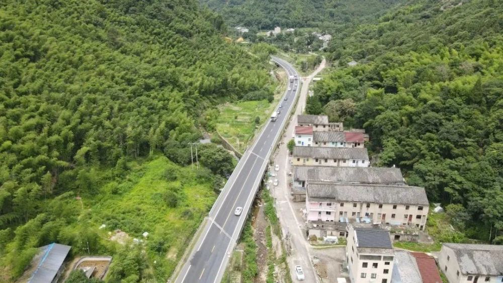 持续加速351国道临海段沙滩头隧道大岭山隧道进洞施工