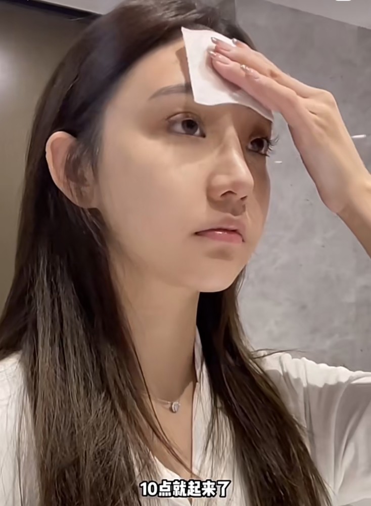 慎婕承认整容后,晒与王思聪聊天记录撒糖,给男友的备注曝光插图8