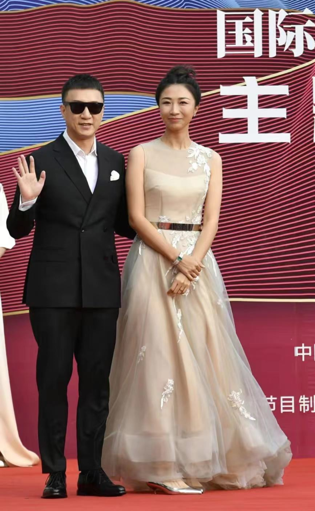 庐山电影周:孙红雷夫妇秀恩爱,张光北老婆丰腴,胡慧中兴奋大叫_腾讯新