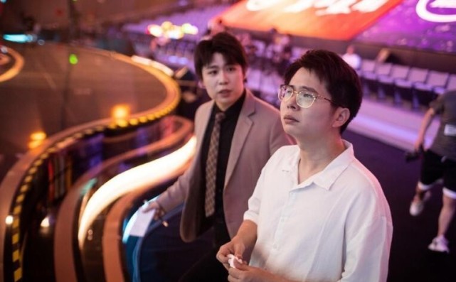 对于南京hero来说,久哲不但是他们的主教练,是他们的老板,同时还是陪