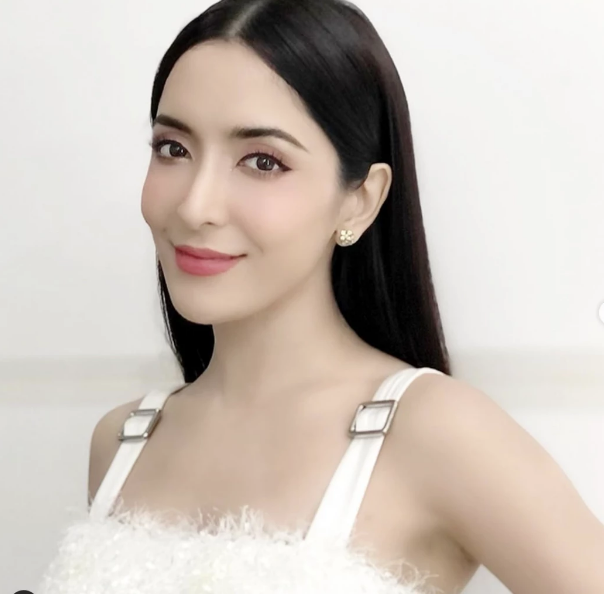 有媒体预估,pinky母女从中获利高达24亿泰铢(约4.
