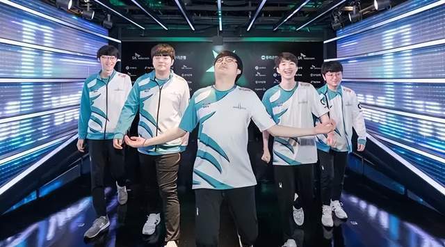 兰天发文称自己被骗,dwg战队被人卖了,自己维权很艰难!_腾讯新闻