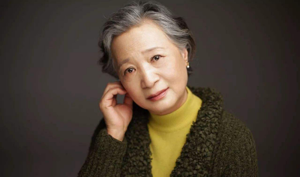 严敏求:凭借灭绝师太走红,与丈夫携手54年,依然恩爱如初_腾讯新闻