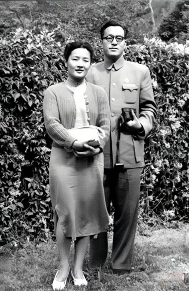 长城谣演唱者周小燕与丈夫风雨44年把一生奉献给音乐教育
