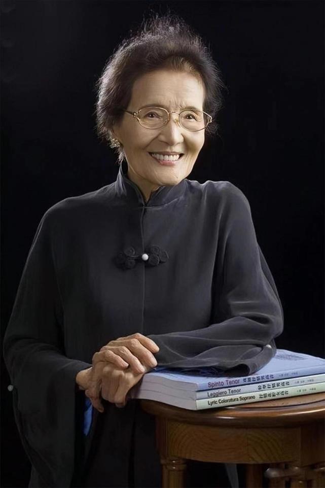 《长城谣》演唱者周小燕:与丈夫风雨44年,把一生奉献给音乐教育