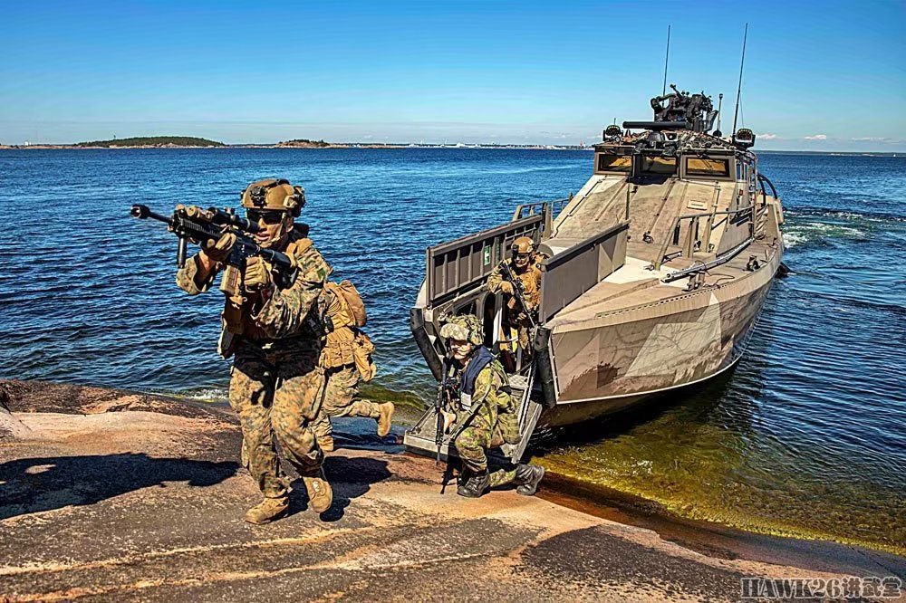 美国海军陆战队远赴芬兰参加联合夺岛演习体验最新型高速登陆艇