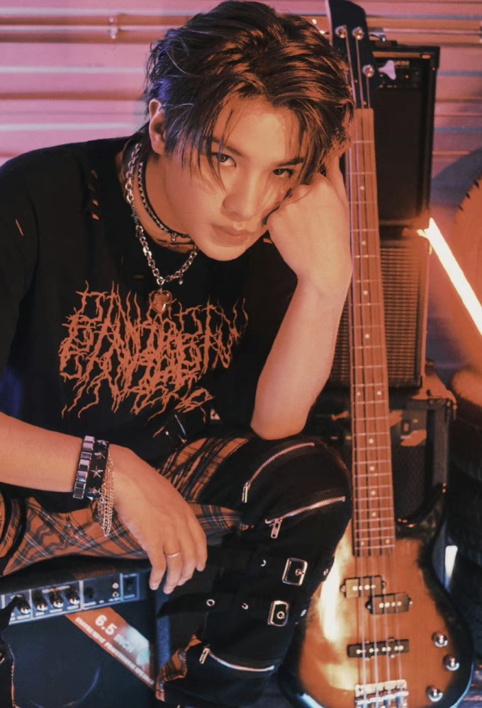 黄明昊摇滚氛围感大片插图1