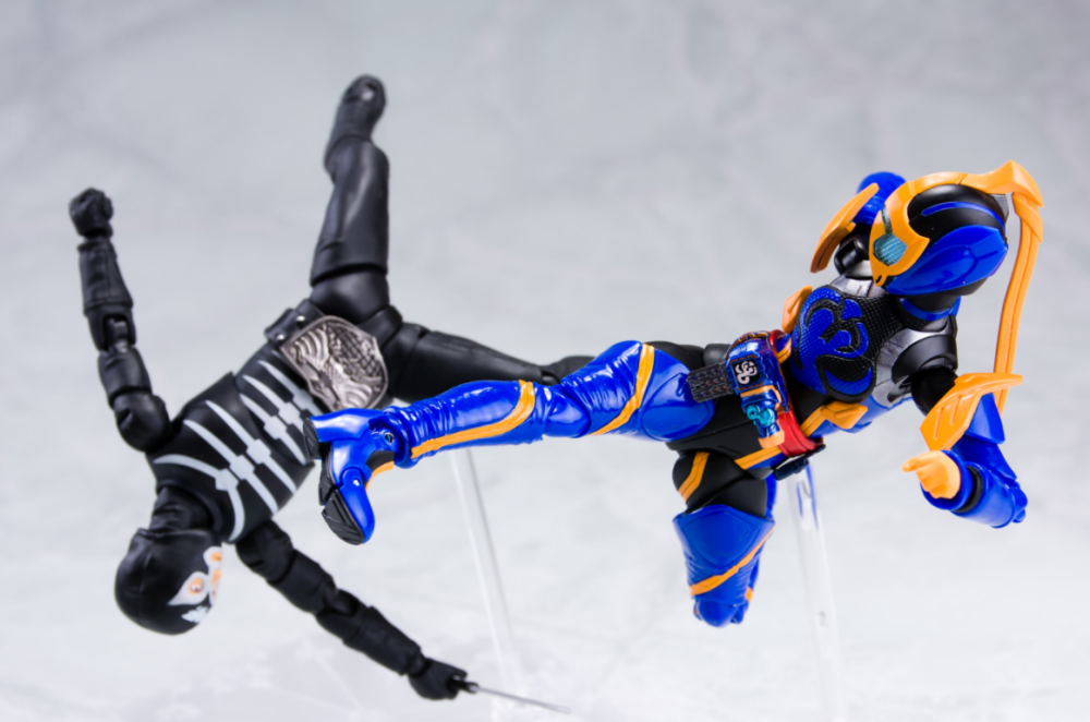 被玩坏的假面骑士贞德shf手办 原来女骑士可以媚宅到这个地步_腾讯