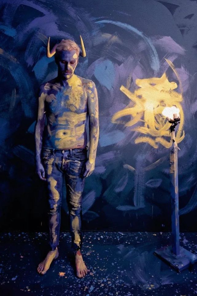 他给模特全身涂上颜料,拍出一幅3d油画,骗过无数人的眼睛