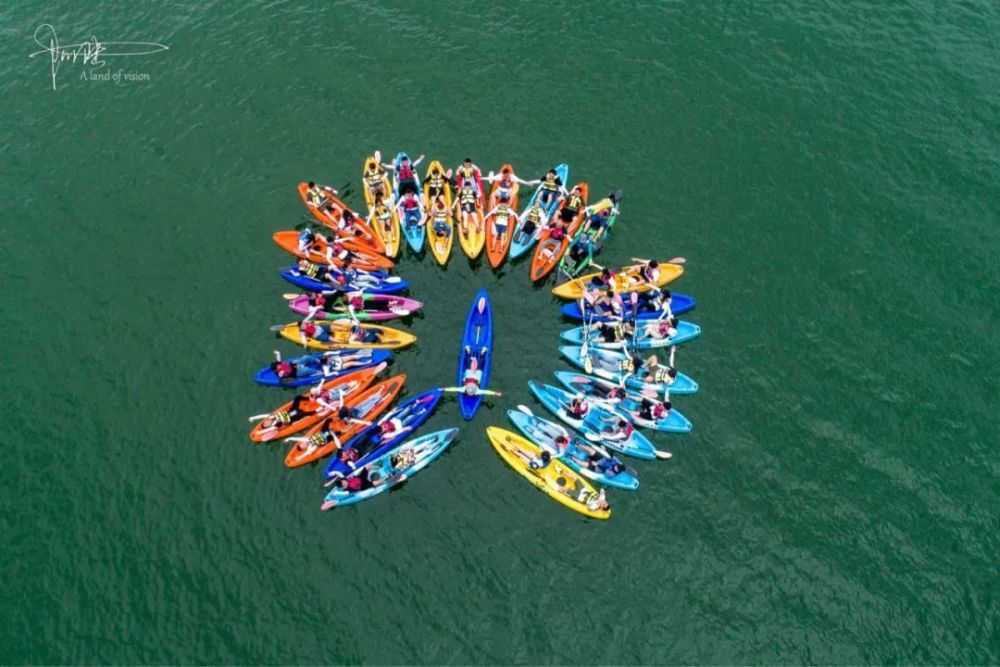 千岛湖景区的水上娱乐项目很多,皮划艇在这几年最受欢迎_腾讯新闻