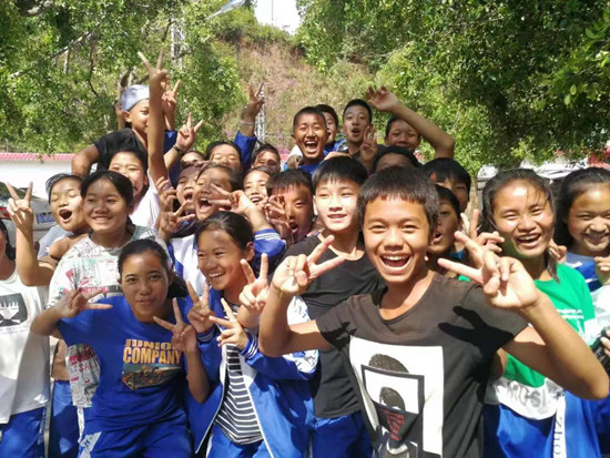 一所边陲中学的教育变迁:"直过民族"学子跨越高山深谷_腾讯新闻