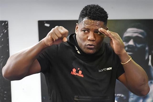 黑人拳王:我将ko约书亚克星