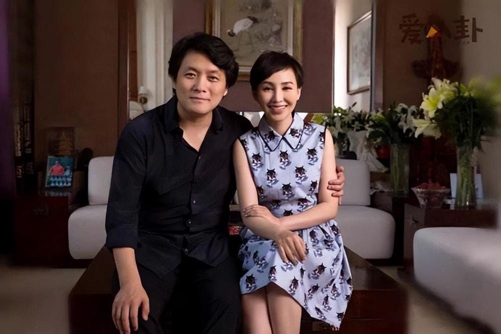 岳丽娜:25岁结婚,被肿瘤折磨,37岁大龄生头胎,48岁再生三胎_腾讯新闻