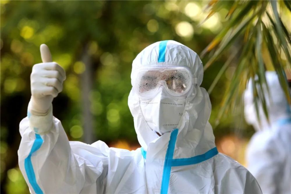 抗疫组图丨致敬方舱医院执勤武警的这些画面令人动容