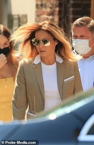 豪宅被"抄家"后梅拉尼娅首现身!被疑出卖丈夫川普,她怒骂:叛徒遭天谴!