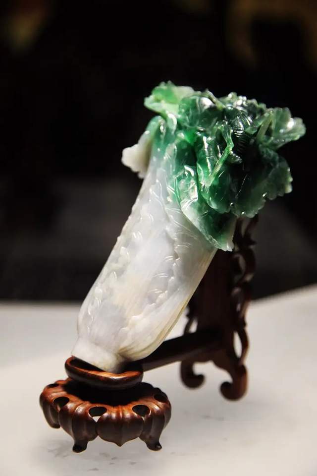 慈禧太后最爱的翡翠西瓜,瓜蔓瓜皮清晰逼真,价值6亿能以假乱真