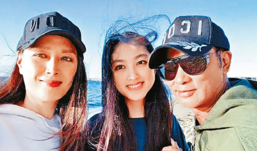 任达华妻子否认女儿出道任晴佳因长相甜美被传18岁出道做模特