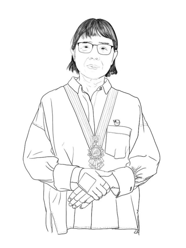 也是"七一勋章"获得者她就是华坪女高校长张桂梅用手中喇叭叫醒即将