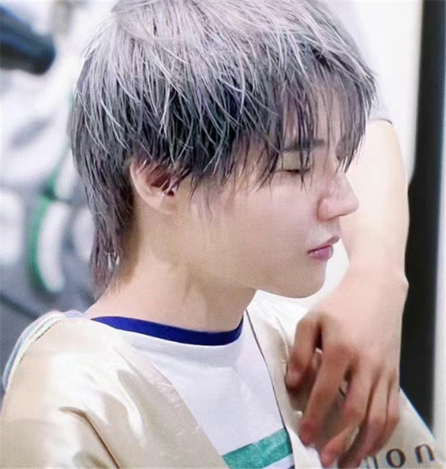 还是新队友更香,doinb跟ale抱出情侣头像,刘青松跟冷少一起理发