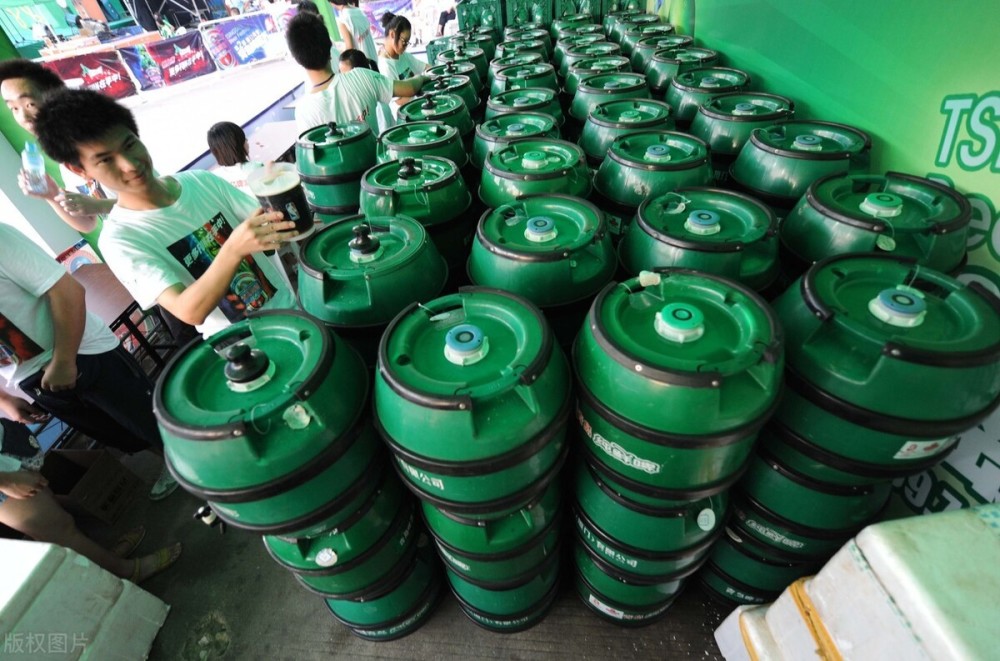 大桶扎啤,原来是山东特色,是起源于青岛还是烟台呢?_腾讯新闻