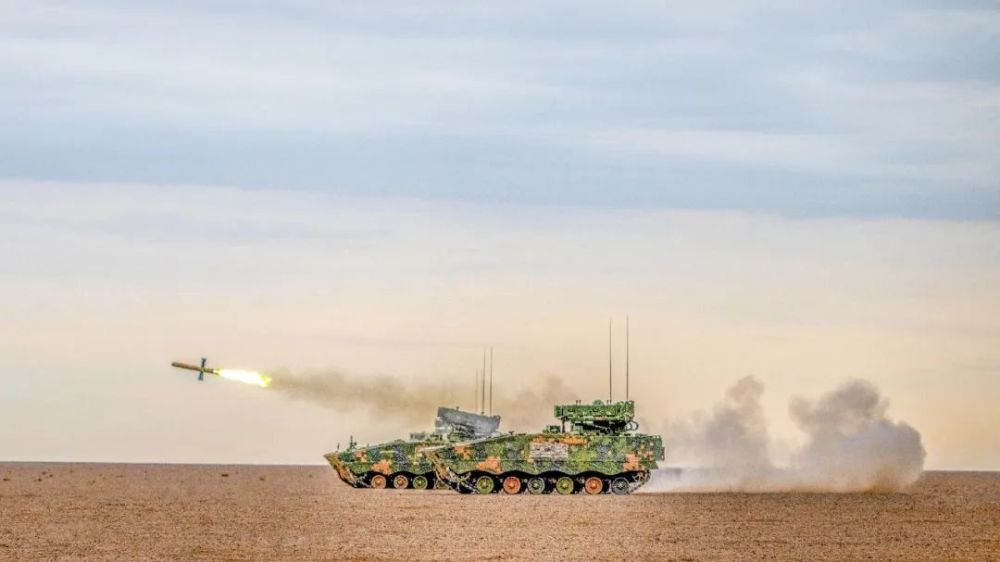 俄媒：火力堪比自行火炮？俄军T-14坦克可换装152毫米主炮快让我吃一下你的小扇贝视频