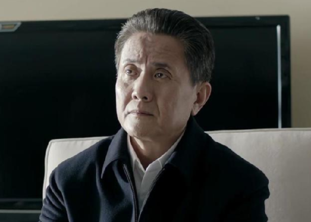 高育良这个人身处汉东官场,他原本是汉东大学的历史