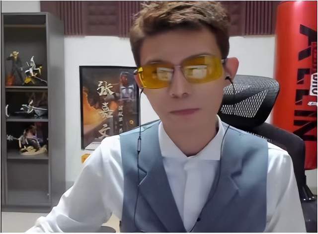 张嘉文直播首次露脸南宁第一帅哥实锤自称正在准备考研