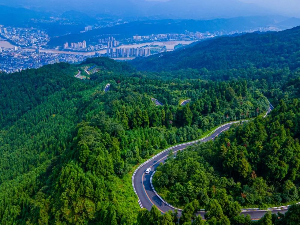 准备一下那么漂亮的道路这么好的风景周公山森林公园公路提升